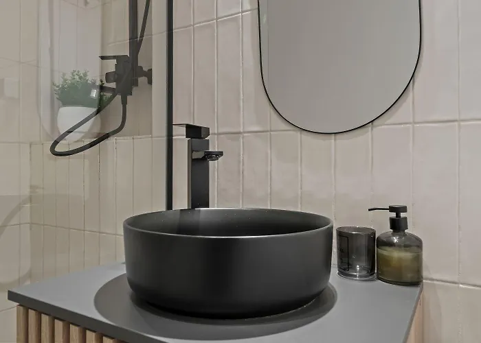 Urban View - Free Parking - Metro Station - Self Check-in - Shops דירה *