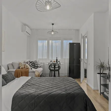 Urban View - Metro Station - Self Check-in - Shops *