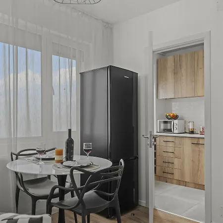 Apartment Urban View - Free Parking - Metro Station - Self Check-in