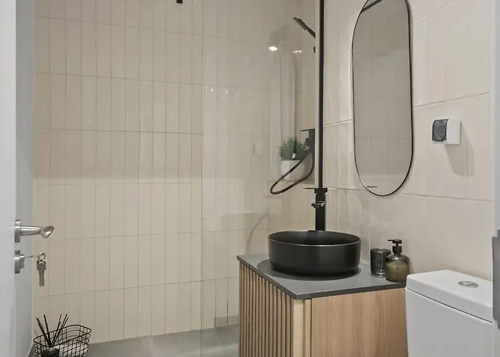 Urban View - Free Parking - Metro Station - Self Check-in - Shops Appartement