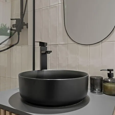 Urban View - Free Parking - Metro Station - Self Check-in - Shops Apartament *