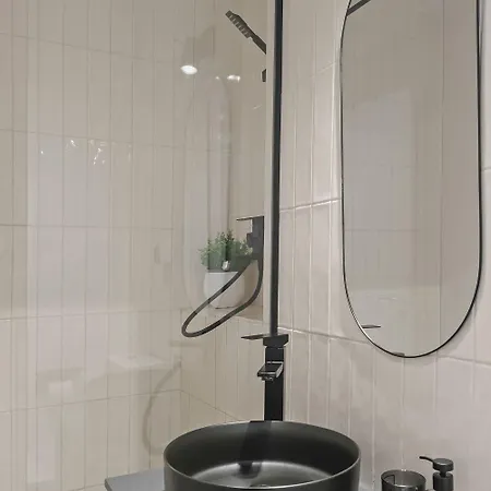 Apartament Urban View - Free Parking - Metro Station - Self Check-in - Shops Bukareszt