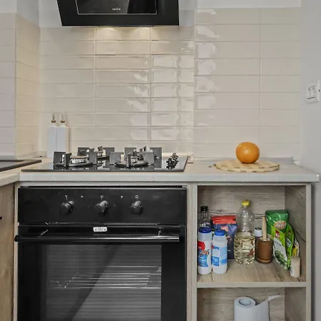 Urban View - Free Parking - Metro Station - Self Check-in - Shops Apartament