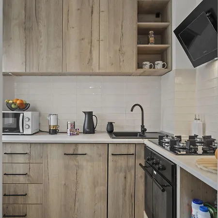 Urban View - Free Parking - Metro Station - Self Check-in - Shops Apartament *