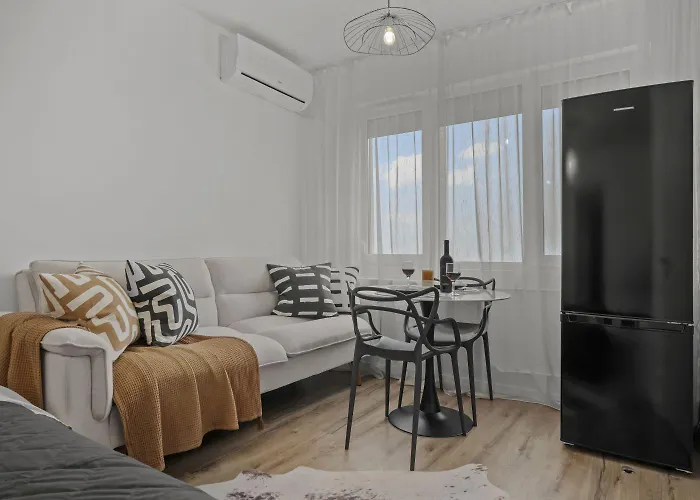 Urban View - Free Parking - Metro Station - Self Check-in - Shops Bükreş