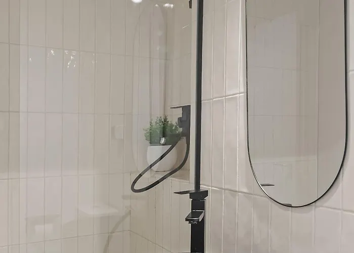 Daire Urban View - Free Parking - Metro Station - Self Check-in - Shops Bükreş