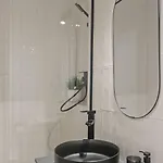 Апартаменти Urban View - Free Parking - Metro Station - Self Check-in - Shops Бухарест